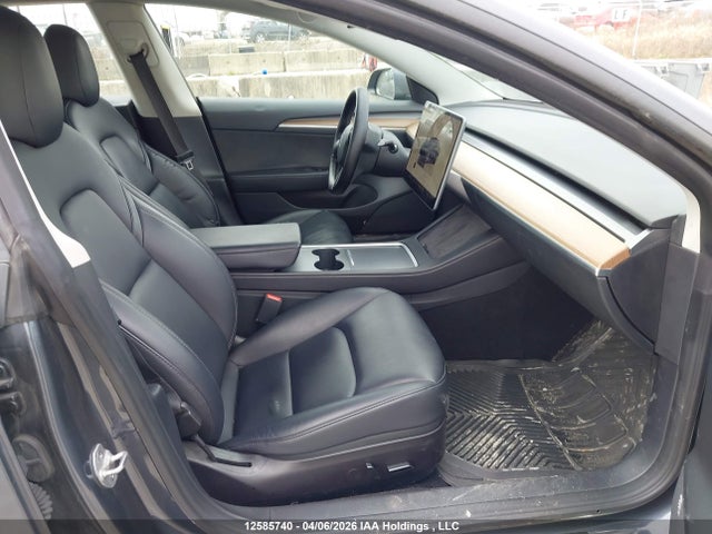 12585740 :رقم المزاد ، 5YJ3E1EA1NF352177 vin ، 2022 Tesla Model 3 مزاد بيع