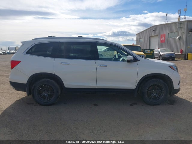 12585788 :رقم المزاد ، 5FNYF6H93HB500710 vin ، 2017 Honda Pilot Touring مزاد بيع