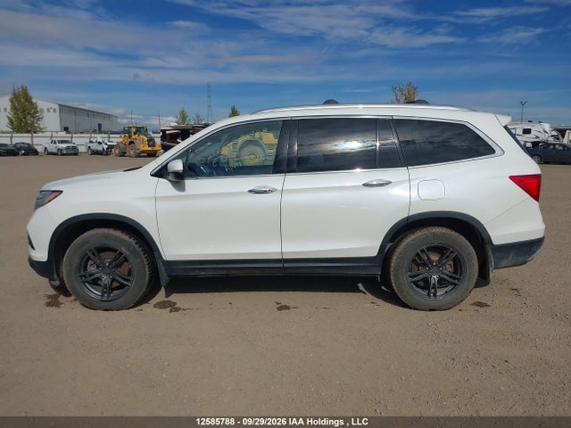 12585788 :رقم المزاد ، 5FNYF6H93HB500710 vin ، 2017 Honda Pilot Touring مزاد بيع