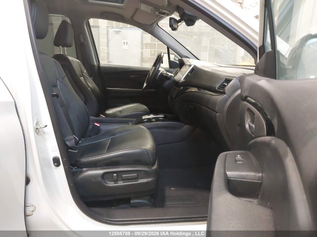 12585788 :رقم المزاد ، 5FNYF6H93HB500710 vin ، 2017 Honda Pilot Touring مزاد بيع