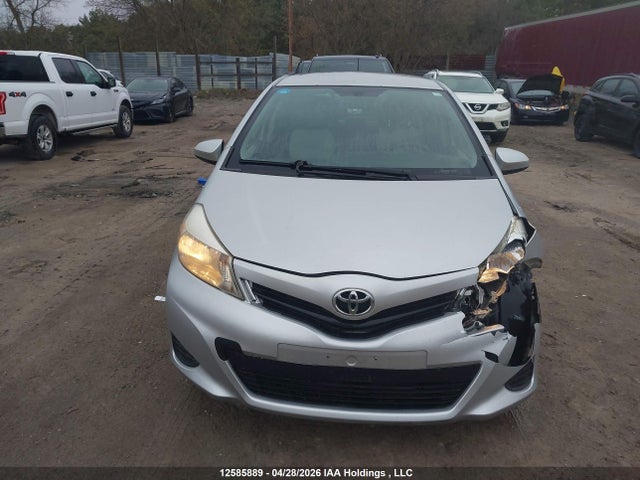 12585889 :رقم المزاد ، JTDKTUD33CD520900 vin ، 2012 Toyota Yaris Le مزاد بيع
