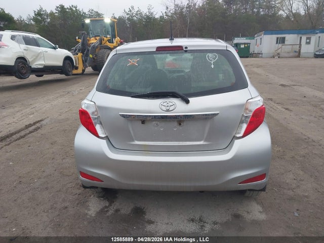 12585889 :رقم المزاد ، JTDKTUD33CD520900 vin ، 2012 Toyota Yaris Le مزاد بيع