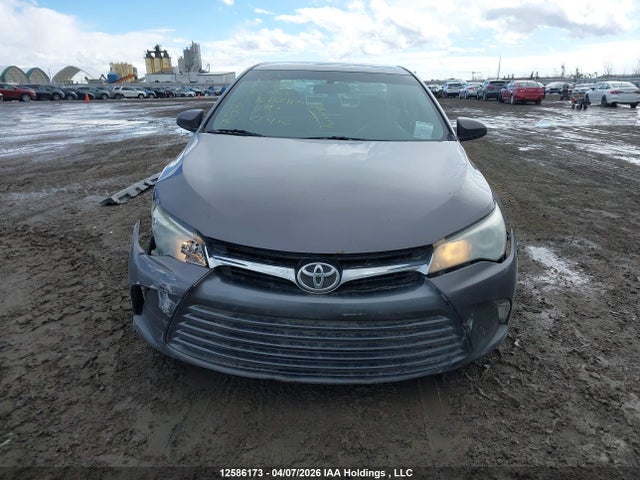 2015 Toyota Camry Le მანქანა იყიდება აუქციონზე, vin: 4T1BF1FK4FU011666, აუქციონის ნომერი: 12586173