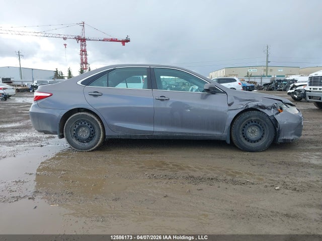 2015 Toyota Camry Le მანქანა იყიდება აუქციონზე, vin: 4T1BF1FK4FU011666, აუქციონის ნომერი: 12586173