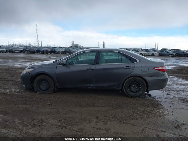 2015 Toyota Camry Le მანქანა იყიდება აუქციონზე, vin: 4T1BF1FK4FU011666, აუქციონის ნომერი: 12586173