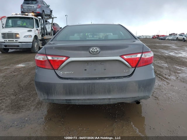 2015 Toyota Camry Le მანქანა იყიდება აუქციონზე, vin: 4T1BF1FK4FU011666, აუქციონის ნომერი: 12586173