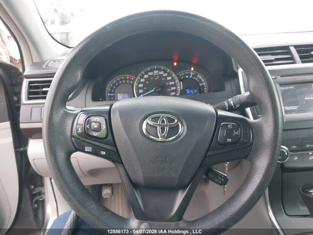 2015 Toyota Camry Le მანქანა იყიდება აუქციონზე, vin: 4T1BF1FK4FU011666, აუქციონის ნომერი: 12586173