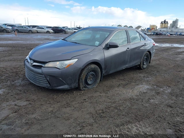 2015 Toyota Camry Le მანქანა იყიდება აუქციონზე, vin: 4T1BF1FK4FU011666, აუქციონის ნომერი: 12586173