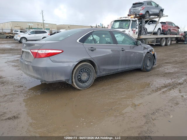 2015 Toyota Camry Le მანქანა იყიდება აუქციონზე, vin: 4T1BF1FK4FU011666, აუქციონის ნომერი: 12586173