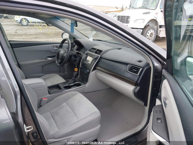 2015 Toyota Camry Le მანქანა იყიდება აუქციონზე, vin: 4T1BF1FK4FU011666, აუქციონის ნომერი: 12586173