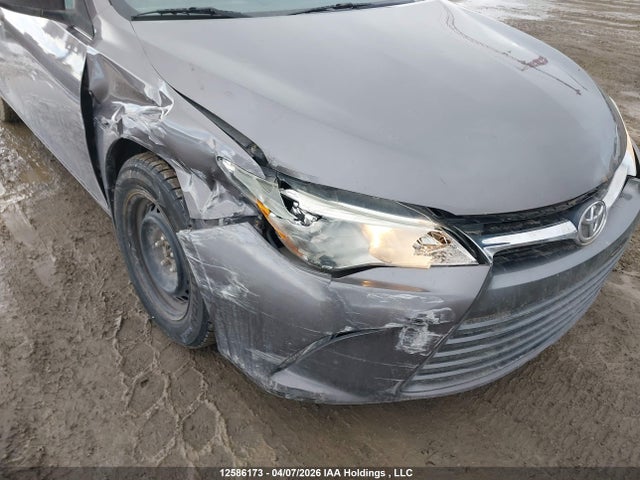 2015 Toyota Camry Le მანქანა იყიდება აუქციონზე, vin: 4T1BF1FK4FU011666, აუქციონის ნომერი: 12586173