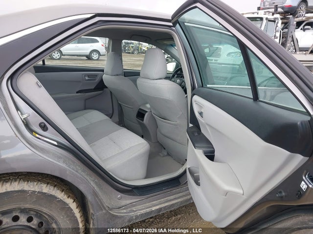 2015 Toyota Camry Le მანქანა იყიდება აუქციონზე, vin: 4T1BF1FK4FU011666, აუქციონის ნომერი: 12586173