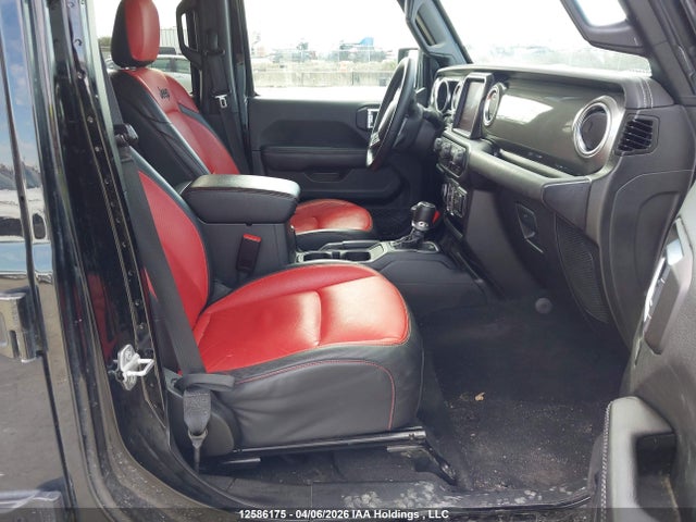 1C4HJXEN8PW586631 Jeep Wrangler Sahara