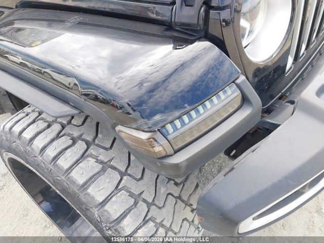 1C4HJXEN8PW586631 Jeep Wrangler Sahara