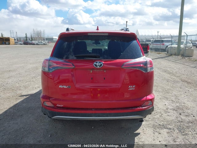 12586205 :رقم المزاد ، 2T3RFREV8HW692787 vin ، 2017 Toyota Rav4 Xle مزاد بيع