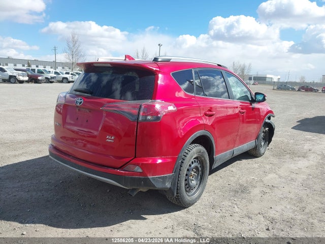 12586205 :رقم المزاد ، 2T3RFREV8HW692787 vin ، 2017 Toyota Rav4 Xle مزاد بيع
