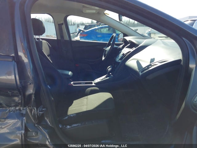 1FADP3K22JL317488 Ford FOCUS SE