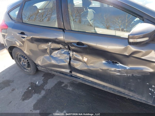 1FADP3K22JL317488 Ford FOCUS SE