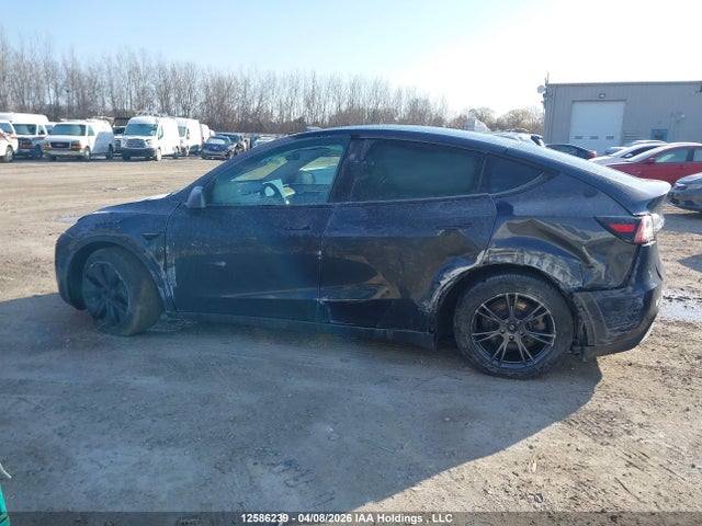 Tesla Model Y Long Range 2024 LRWYGDEE4RC670217 Image 13