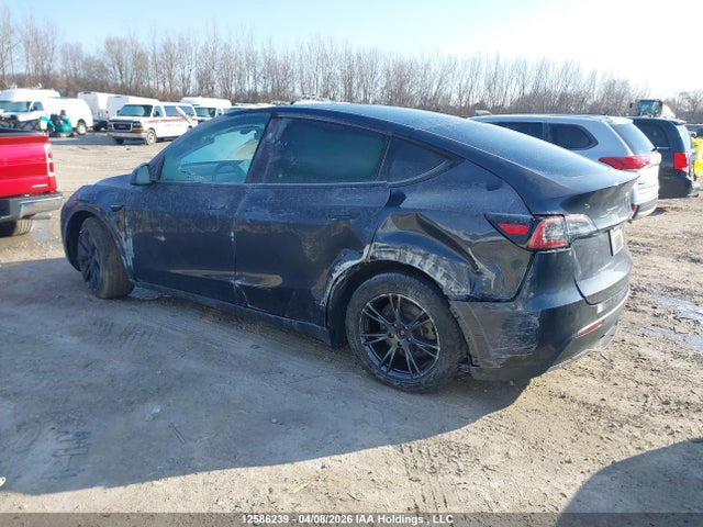 Tesla Model Y Long Range 2024 LRWYGDEE4RC670217 Image 3