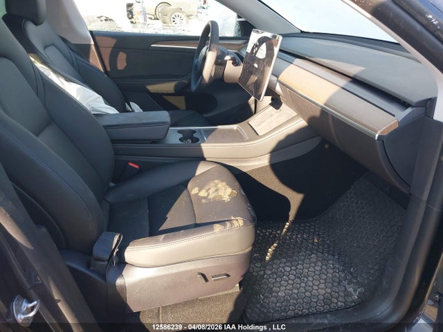 Tesla Model Y Long Range 2024 LRWYGDEE4RC670217 Image 5