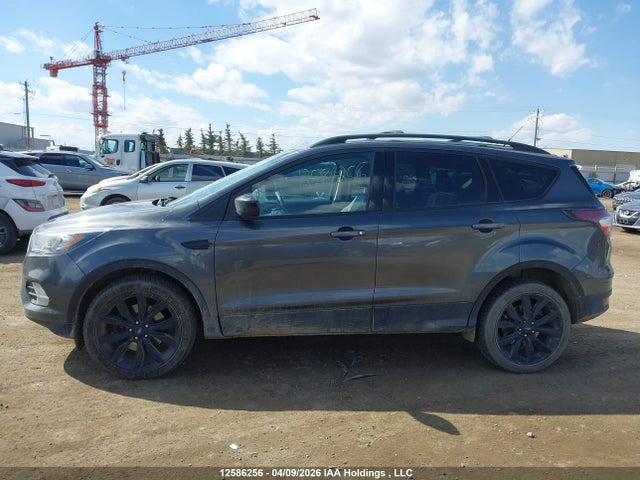 1FMCU9GD8HUA01606 Ford ESCAPE SE