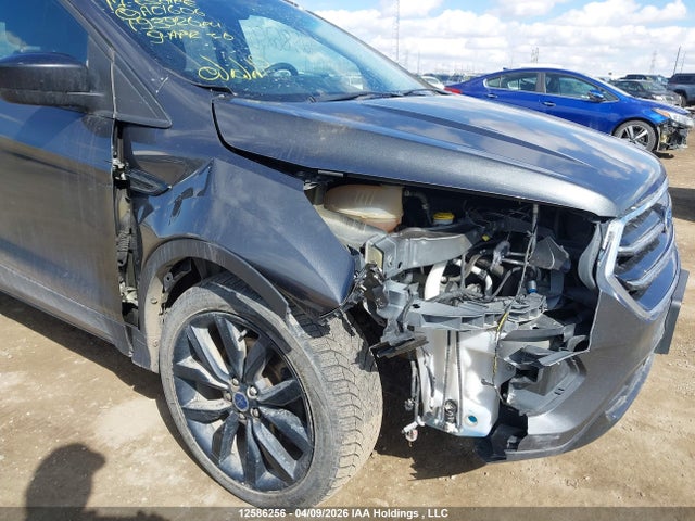 1FMCU9GD8HUA01606 Ford ESCAPE SE