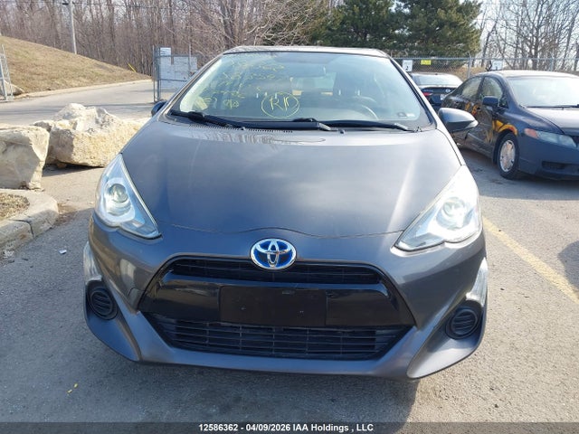 Toyota PRIUS C 2015 JTDKDTB32F1583597 Image 12