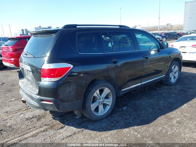 2013 Toyota Highlander Plus/se მანქანა იყიდება აუქციონზე, vin: 5TDBK3EH3DS229004, აუქციონის ნომერი: 12586380