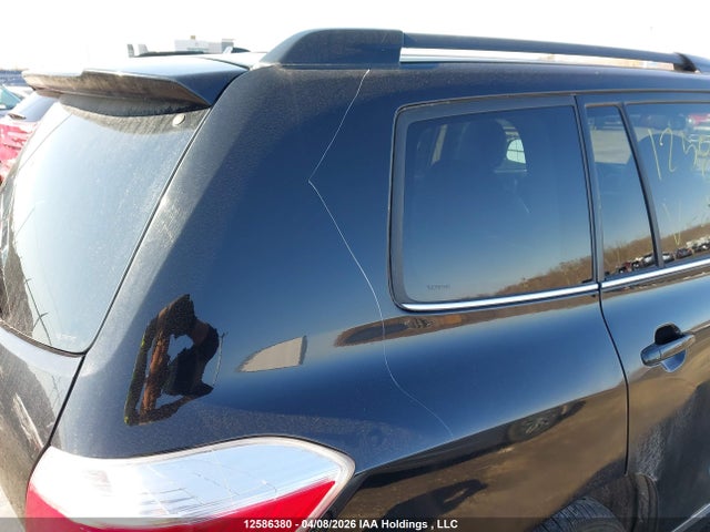 2013 Toyota Highlander Plus/se მანქანა იყიდება აუქციონზე, vin: 5TDBK3EH3DS229004, აუქციონის ნომერი: 12586380
