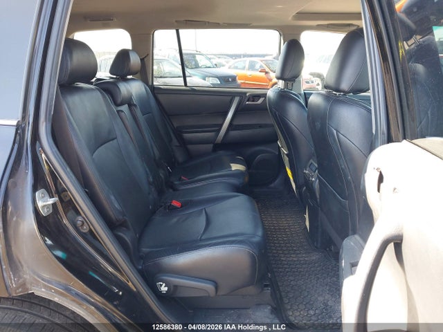 2013 Toyota Highlander Plus/se მანქანა იყიდება აუქციონზე, vin: 5TDBK3EH3DS229004, აუქციონის ნომერი: 12586380