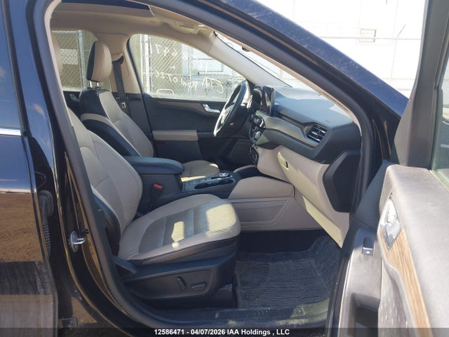 1FMCU9J9XLUB76520 Ford Escape Titanium