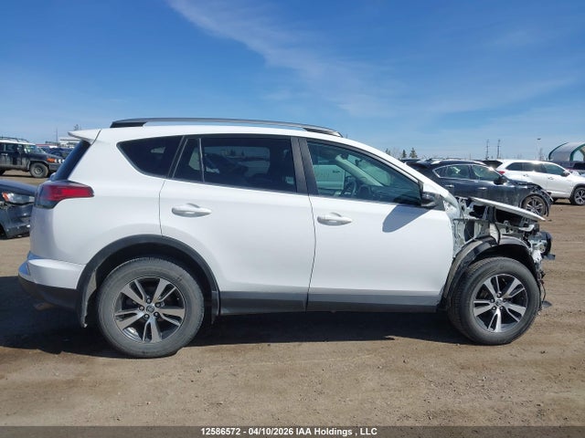 12586572 :رقم المزاد ، 2T3BFREVXJW781784 vin ، 2018 Toyota Rav4 Le مزاد بيع