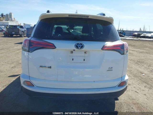 12586572 :رقم المزاد ، 2T3BFREVXJW781784 vin ، 2018 Toyota Rav4 Le مزاد بيع