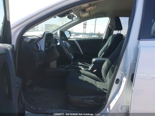 12586572 :رقم المزاد ، 2T3BFREVXJW781784 vin ، 2018 Toyota Rav4 Le مزاد بيع