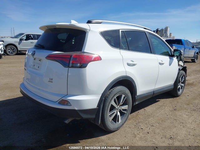12586572 :رقم المزاد ، 2T3BFREVXJW781784 vin ، 2018 Toyota Rav4 Le مزاد بيع
