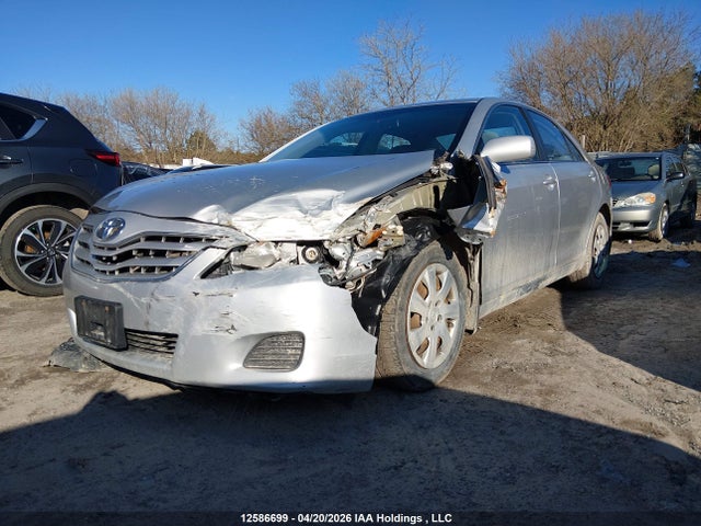12586699 :رقم المزاد ، 4T1BF3EK3AU501974 vin ، 2010 Toyota Camry Le مزاد بيع