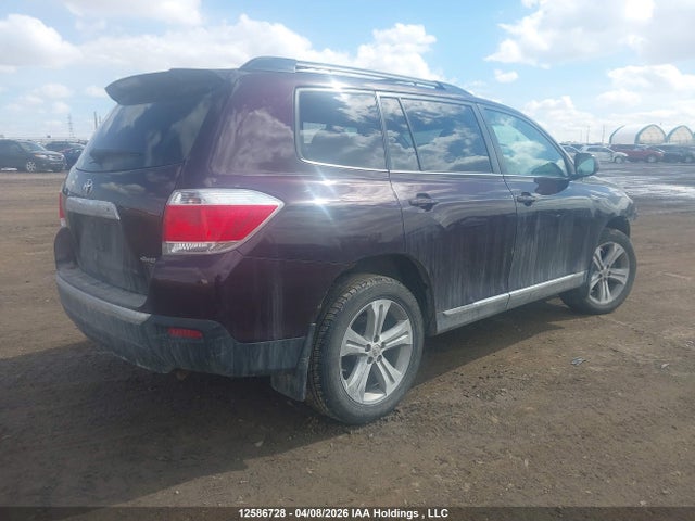 2013 Toyota Highlander Plus/se მანქანა იყიდება აუქციონზე, vin: 5TDBK3EH1DS195676, აუქციონის ნომერი: 12586728