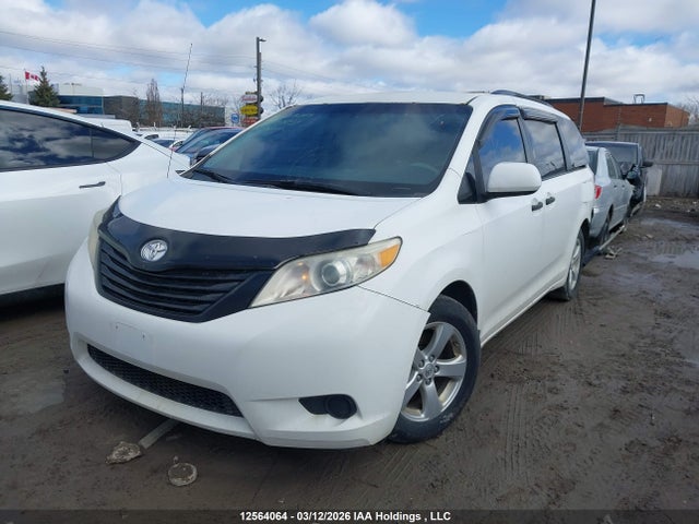 12564064 :رقم المزاد ، 5TDZK3DCXBS090751 vin ، 2011 Toyota Sienna V6 7 Passenger مزاد بيع