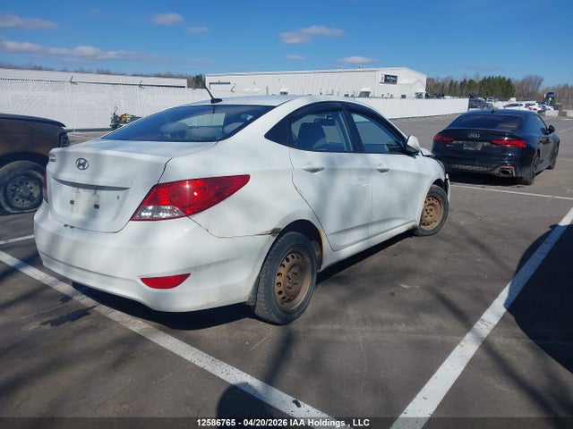 2013 Hyundai Accent მანქანა იყიდება აუქციონზე, vin: KMHCT4AE6DU477421, აუქციონის ნომერი: 12586765