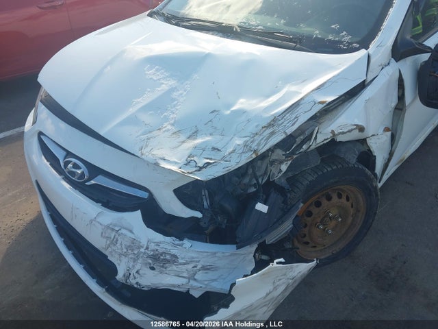2013 Hyundai Accent მანქანა იყიდება აუქციონზე, vin: KMHCT4AE6DU477421, აუქციონის ნომერი: 12586765