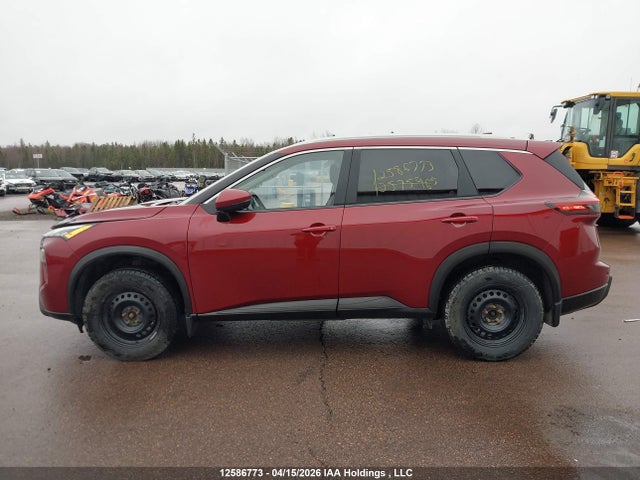 JN8BT3BB7RW183878 Nissan Rogue Sv Moonroof