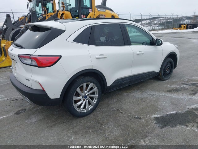1FMCU9DZ6MUA44772 Ford Escape Titanium