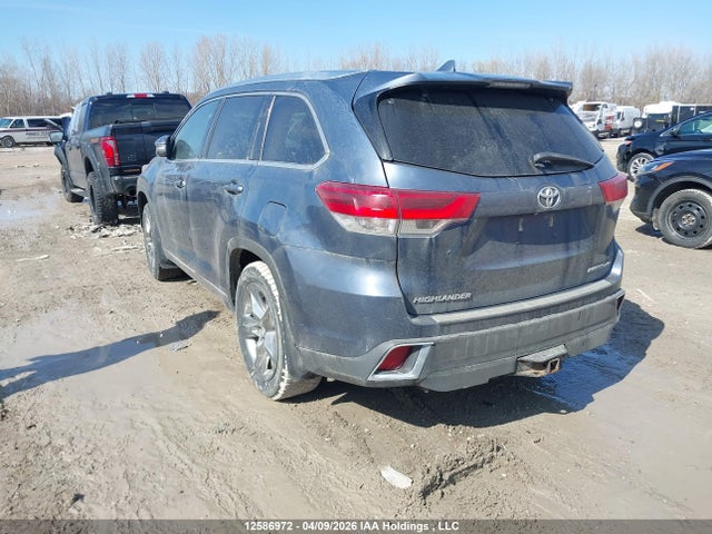 2018 Toyota Highlander Limited მანქანა იყიდება აუქციონზე, vin: 5TDDZRFH2JS486768, აუქციონის ნომერი: 12586972