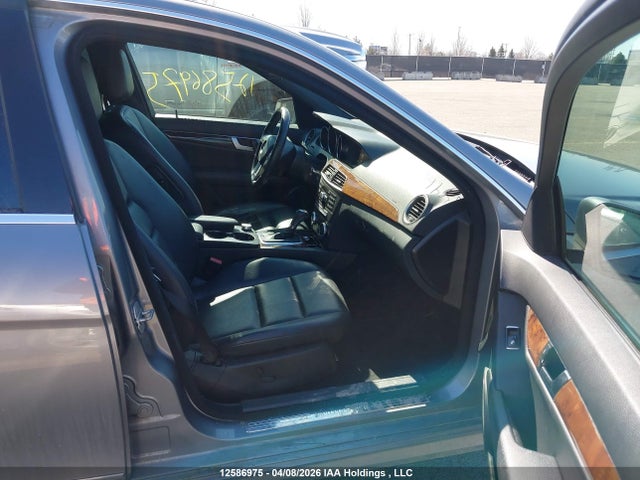 12586975 :رقم المزاد ، WDDGF8FB6CA638441 vin ، 2012 Mercedes-benz C 250 4matic مزاد بيع