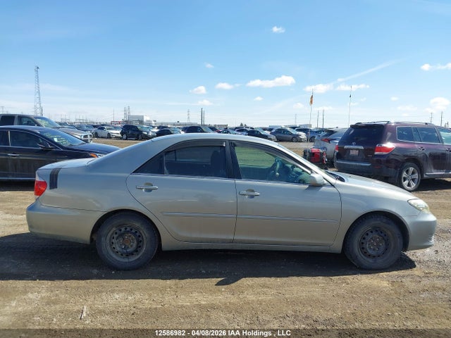 2006 Toyota Camry Le/se მანქანა იყიდება აუქციონზე, vin: 4T1BE32K46U713913, აუქციონის ნომერი: 12586982