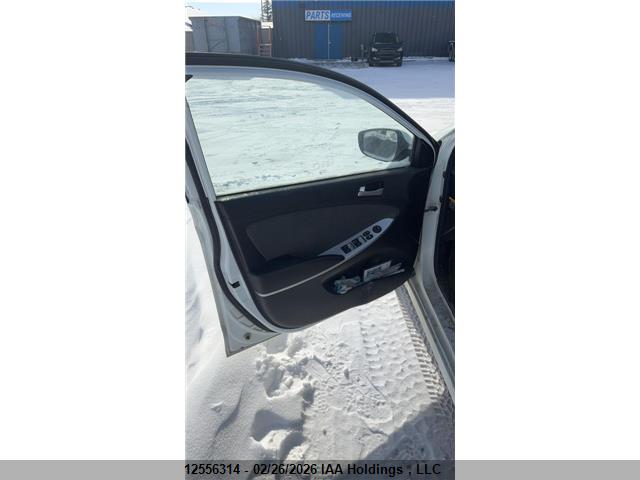 12556314 :رقم المزاد ، KMHCT5AE2DU087907 vin ، 2013 Hyundai Accent Gl مزاد بيع