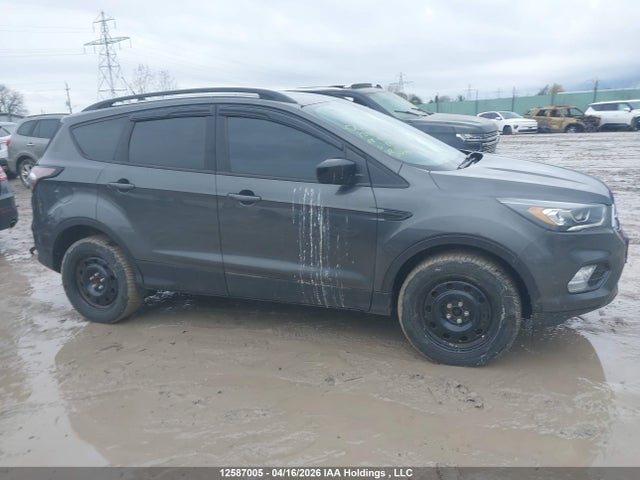 Продажа на аукционе авто 2018 Ford Escape Se, vin: 1FMCU9GD3JUC97818, номер лота: 12587005