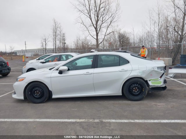 4T1B11HK6JU049663 Toyota CAMRY XLE
