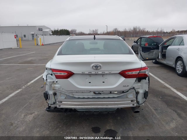 4T1B11HK6JU049663 Toyota CAMRY XLE